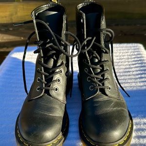 Dr Marten combat boots. EU SIZE 39. Women’s size 9. Gently used.